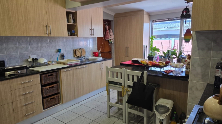 6 Bedroom Property for Sale in Churchill Estate Western Cape